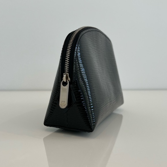 LOUIS VUITTON BLACK VERNIS LEATHER COSMETIC BAG - Picture 1 of 17